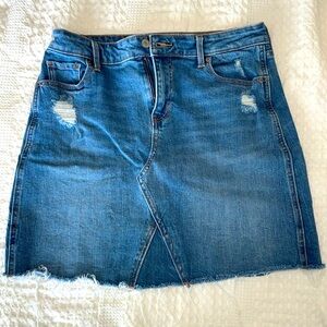 Old Navy denim Jean skirt. Size 6.